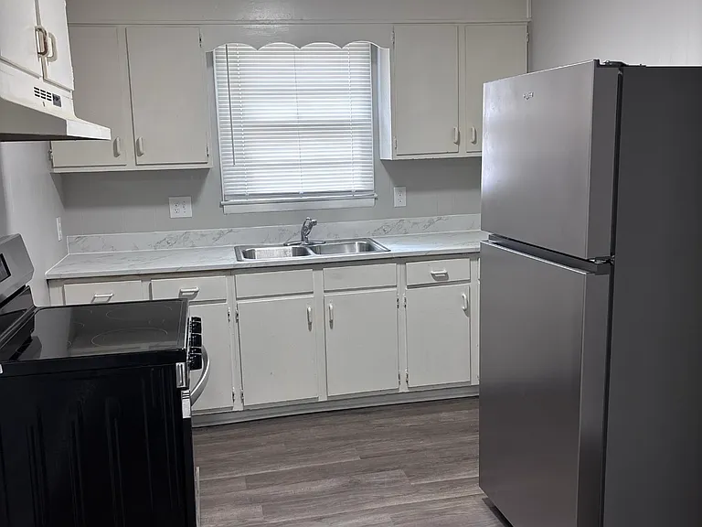 216 Granada Dr — Photo 4