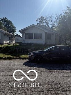 1st image of 221 S 6th Ave
