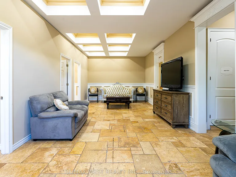 83 Elm Ave #MAIN FLOOR — Photo 9