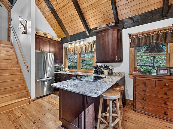 3rd image of 931 Foster Branch Rd