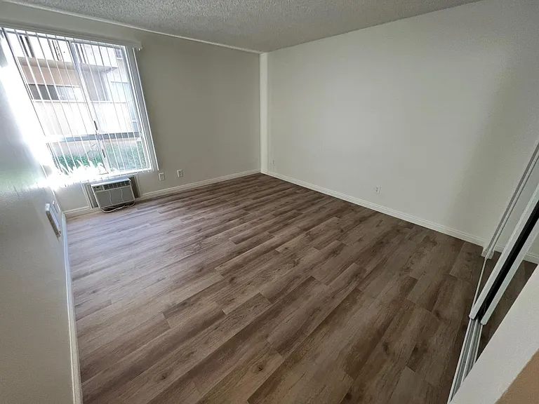 Beachwood Village Apartments — Photo 26