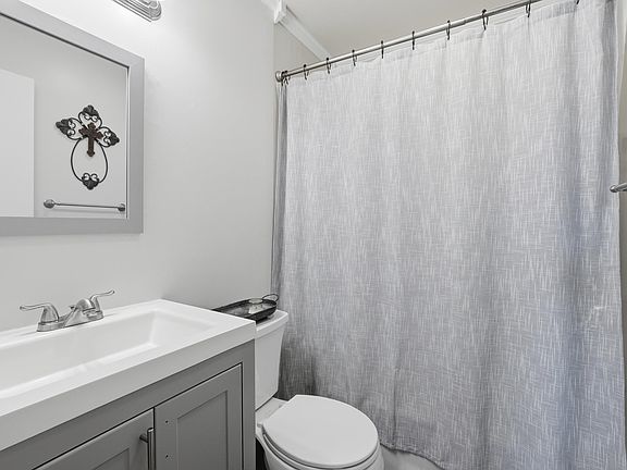 4th image of 202 Hebert St