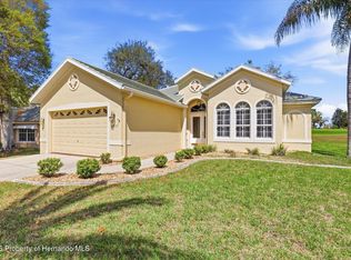 9037 Penelope Dr, Weeki Wachee, FL 34613