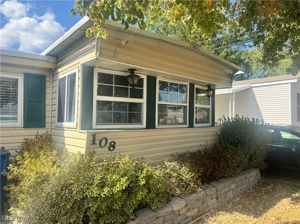 108 Buddy Ln, Akron, OH 44310