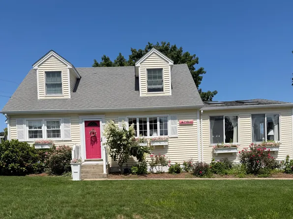13 Whitecap Rd, Niantic, CT 06357