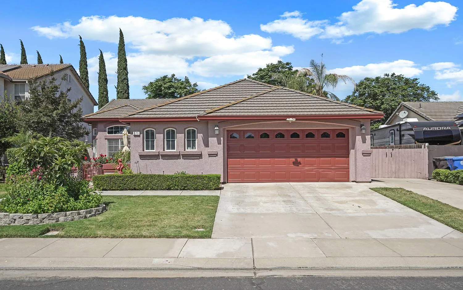 573 Fribourg Ln photo 1