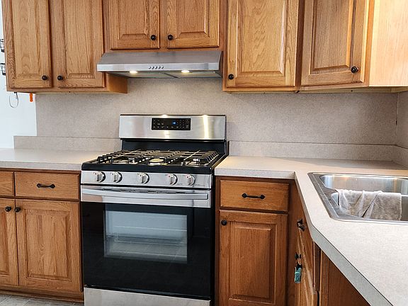 3rd image of 21102 Lochmoor St