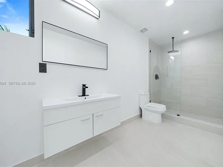 11 NE 51st St #B — Photo 19