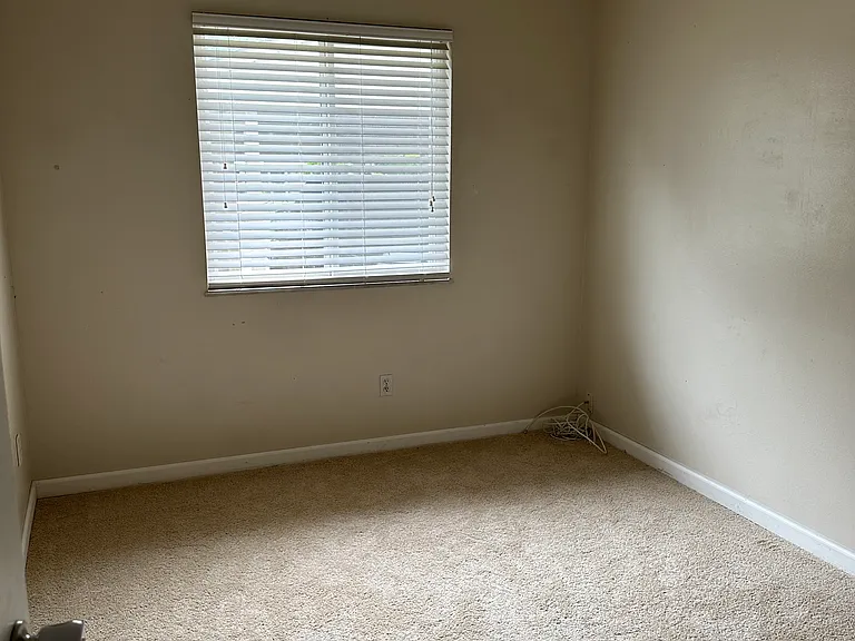 409 Far Hill Dr — Photo 9