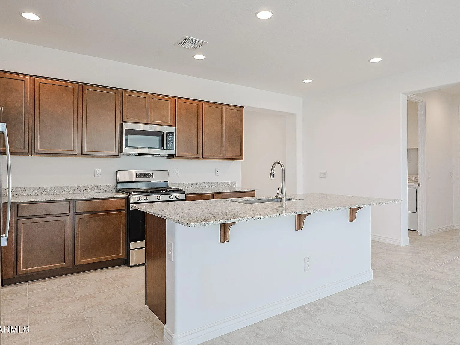 4 bed, 2.0 bath, 1949 sqft, $2,300 — Photo 4