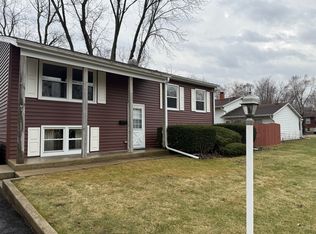 405 Cherry Valley Rd, Vernon Hills, IL 60061