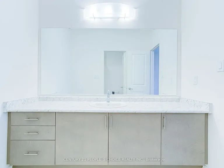2237 Crystal Dr — Photo 37