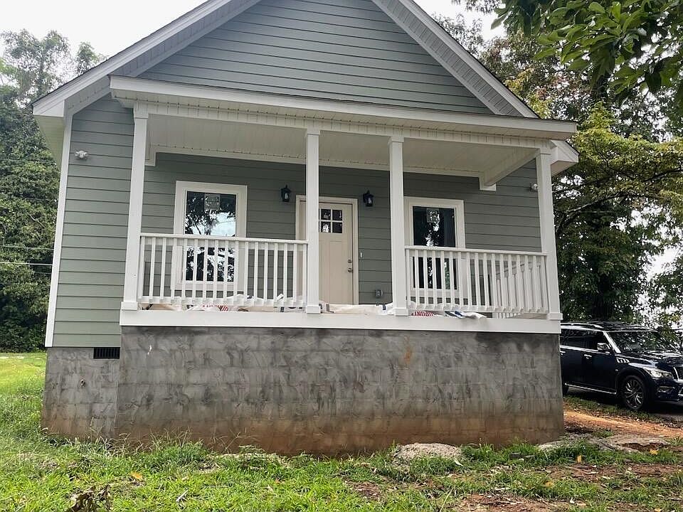 2nd image of 114 E Woodland Ave #22