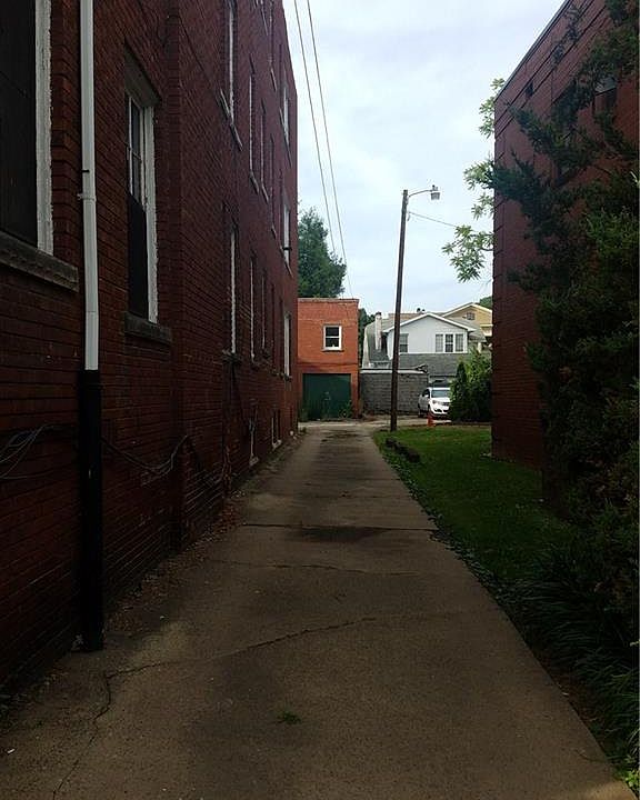 2nd image of 1632 Virginia St E