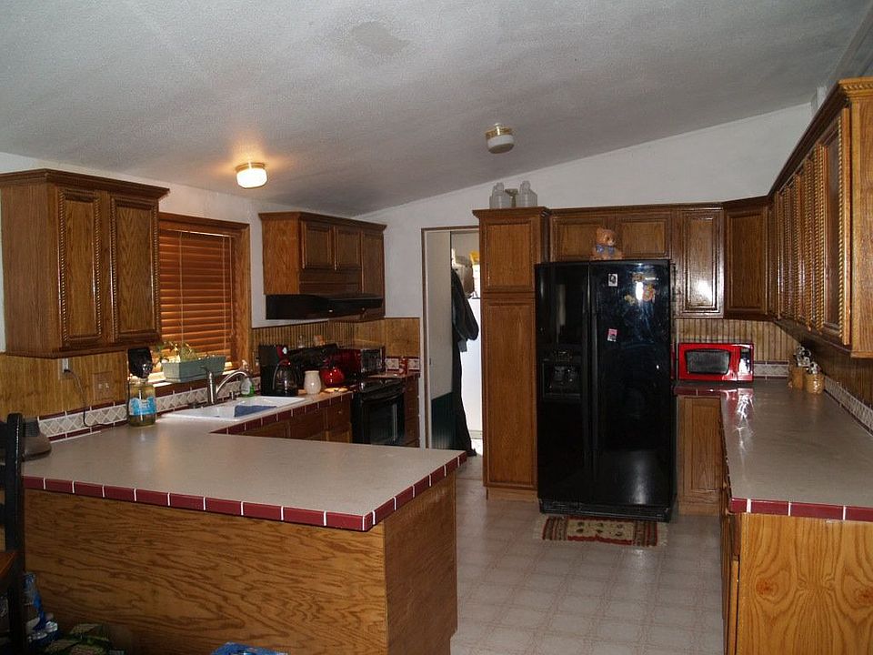 Newly remodeled kitchen all wood cabinets, and more!