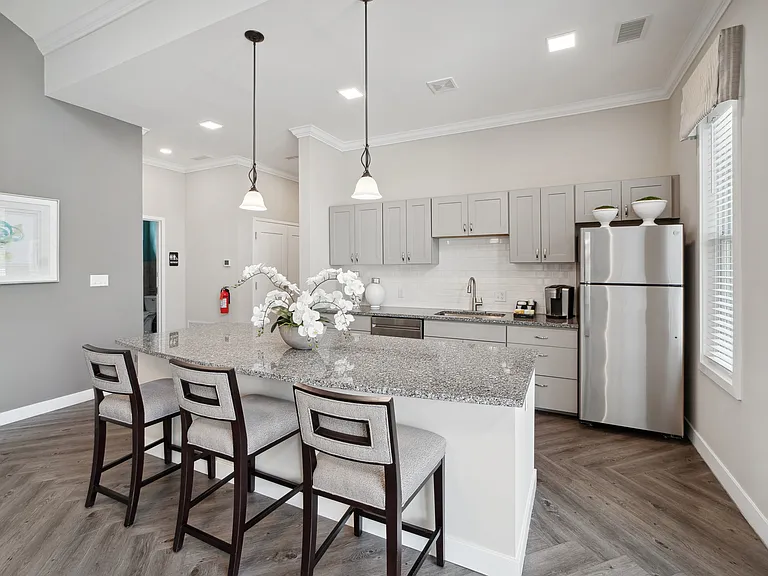 Satyr Hill Apartments — Photo 32