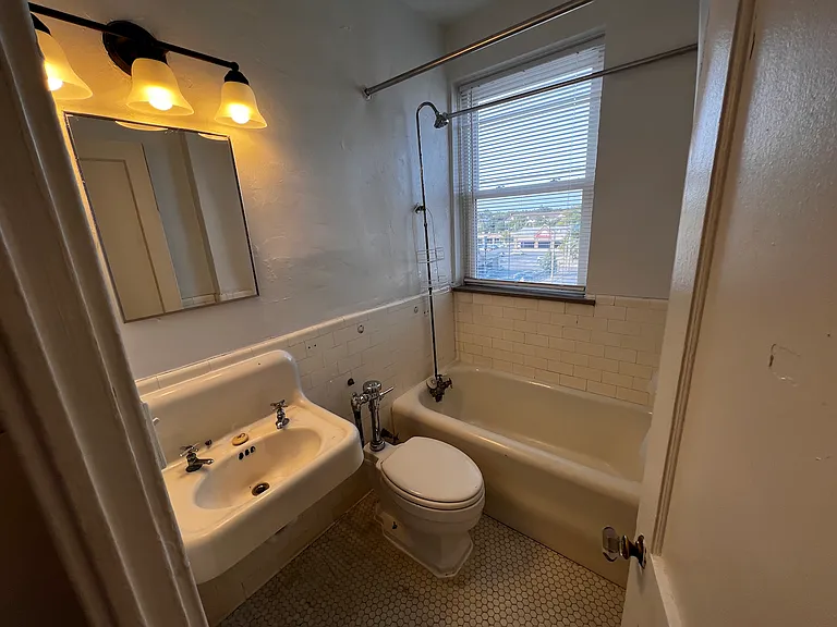 Bathroom of Apt. 501.