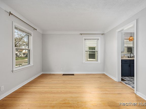 5th image of 1342 Houseman Ave NE