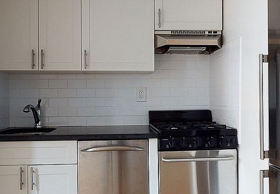 3rd image of 502 E 88th St APT 5A