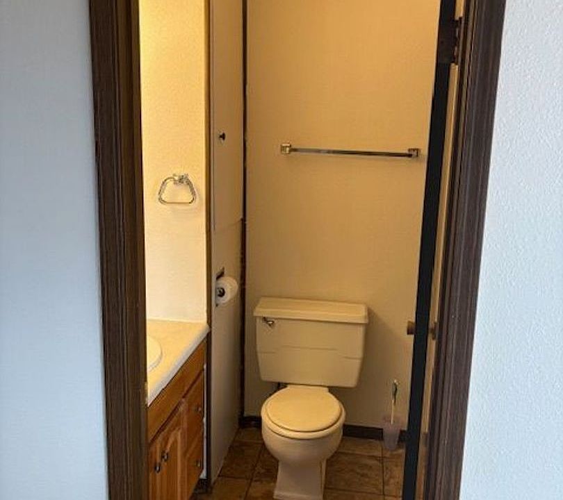 2nd image of 517 Wicks Ln #8