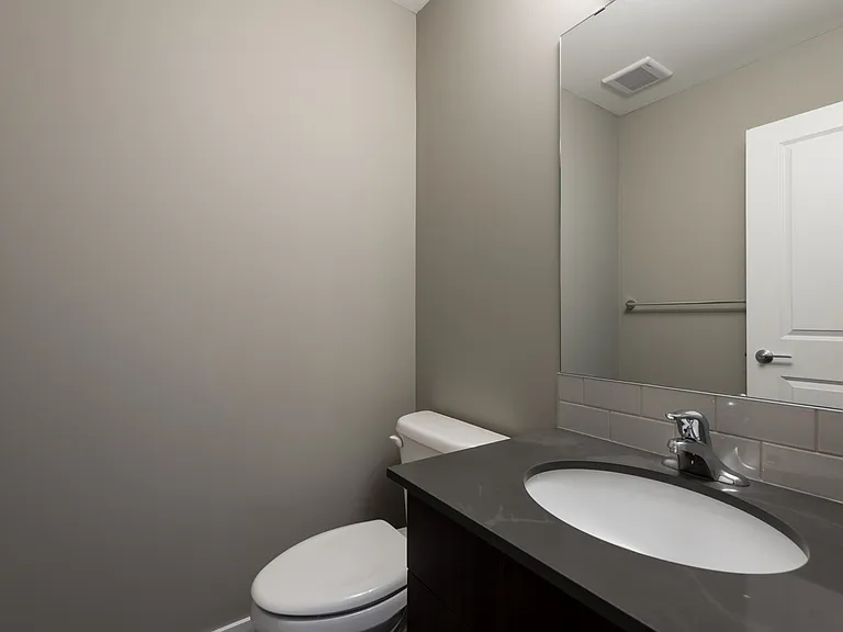 401 Athabasca Ave — Photo 32