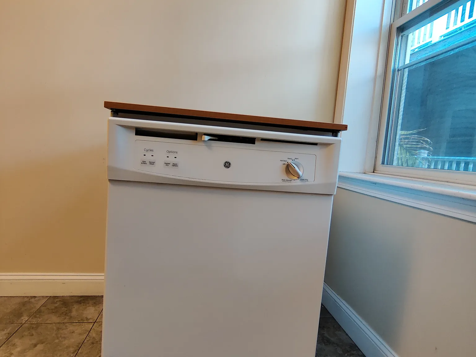 4 bed, 1600 sqft, $6,750 — Photo 4