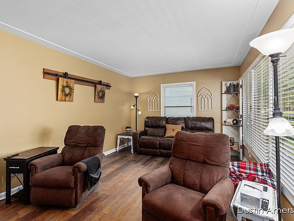 5th image of 3464 Goodman Ave SW
