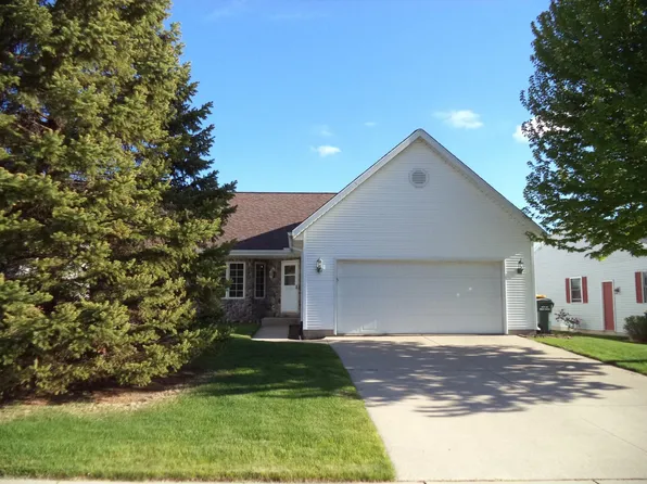 1011 Firethorn DRIVE, West Bend, WI 53090