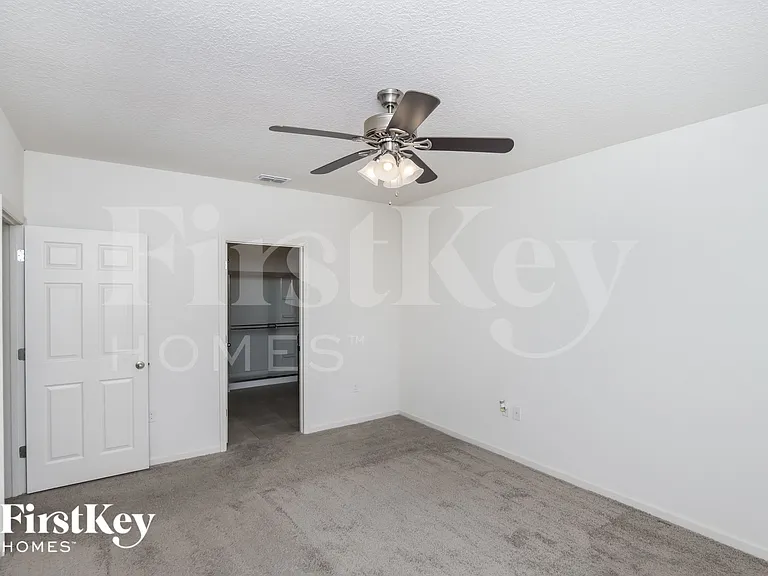 374 Sauders Rd SE — Photo 9