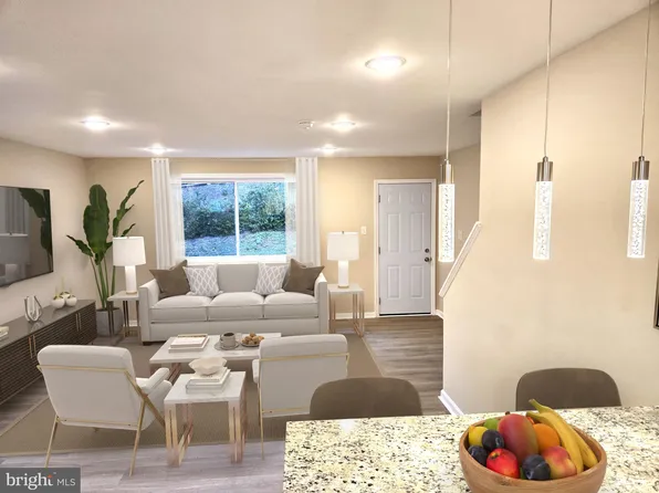 5312 Leverett St, Oxon Hill, MD 20745