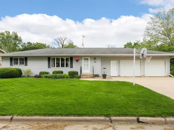 300 Southhaven Dr, Monticello, IA 52310