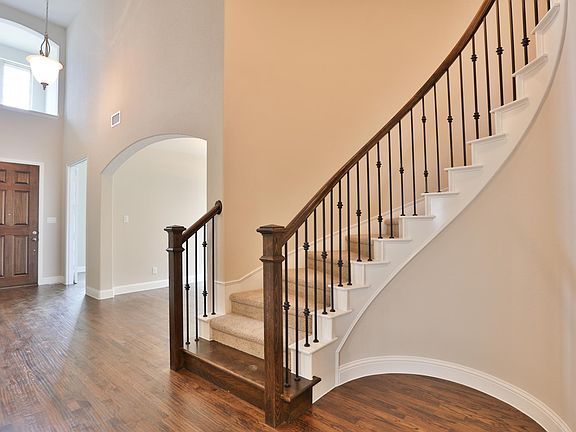 3rd image of 16100 Plum Ct