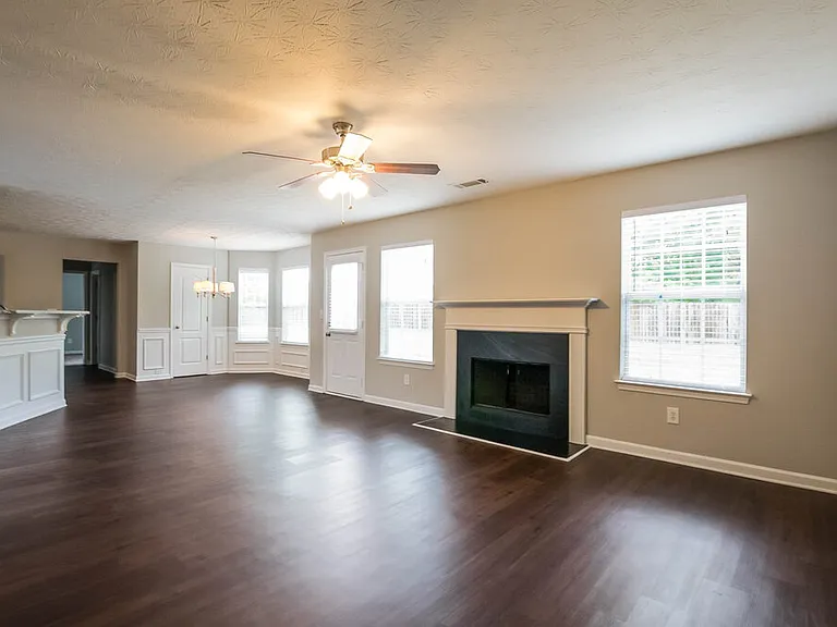 3814 Hadley Rd — Photo 2