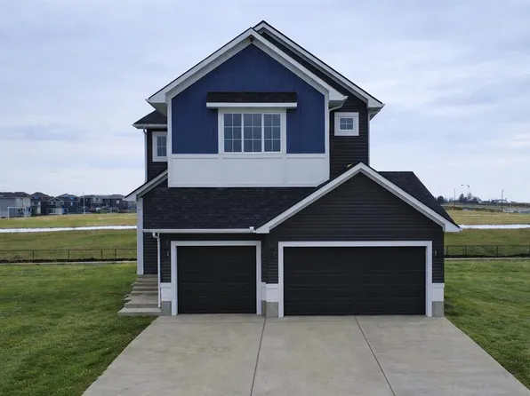 852 S Dawson Point, Chestermere, AB T1X 3G3