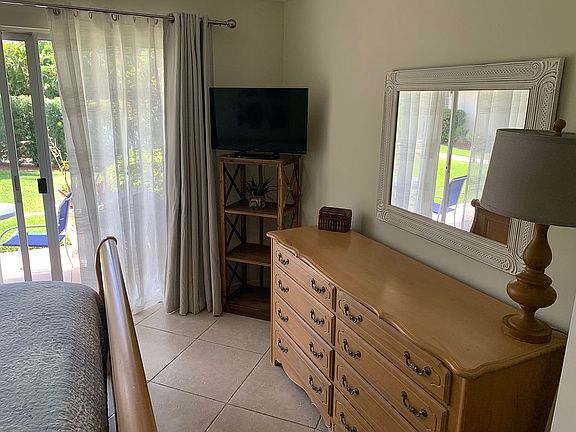 5th image of 1215 Edington Pl APT M1