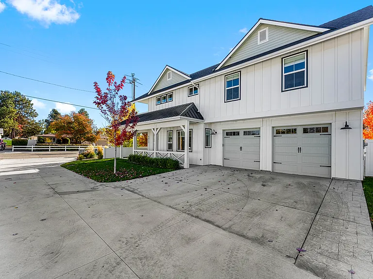 4835 N Mitchell St — Photo 3