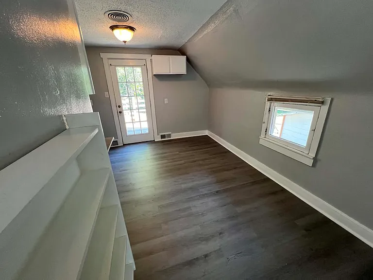 338 E Reynolds St — Photo 9