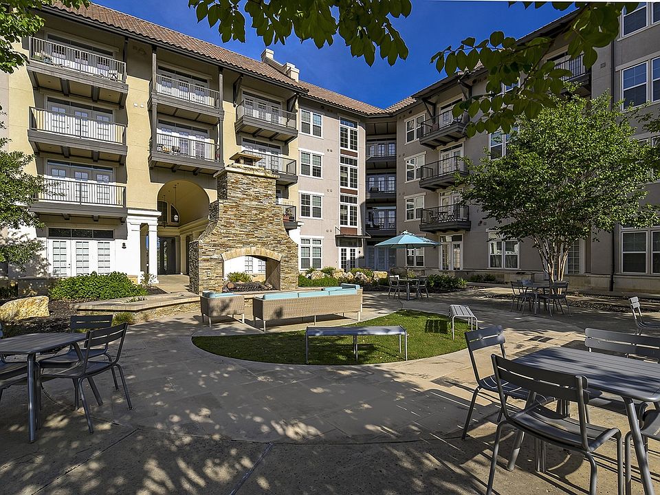 Courtyard with Gas Fireplace