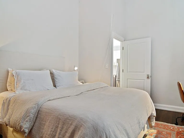 223 W Wisconsin St #2C — Photo 6