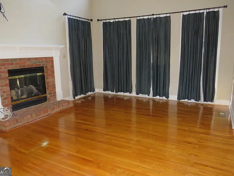 2205 Crescent Walk — Photo 17