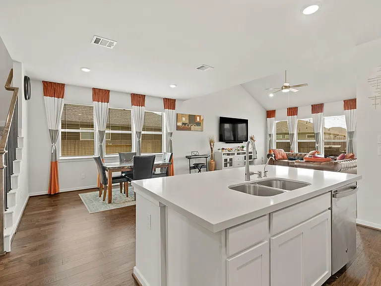 7843 Wyndham Harbor Ct — Photo 7