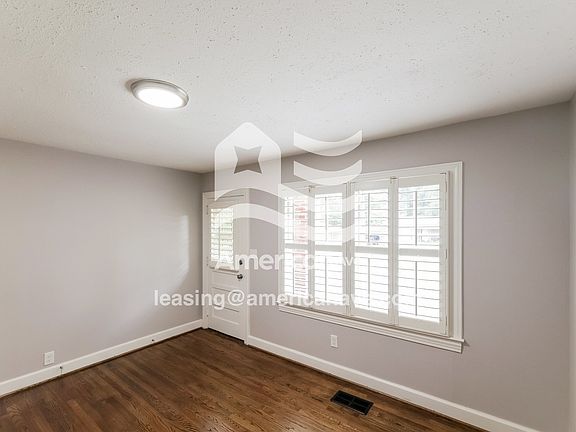 1433579_004_living_room_12819297.jpg