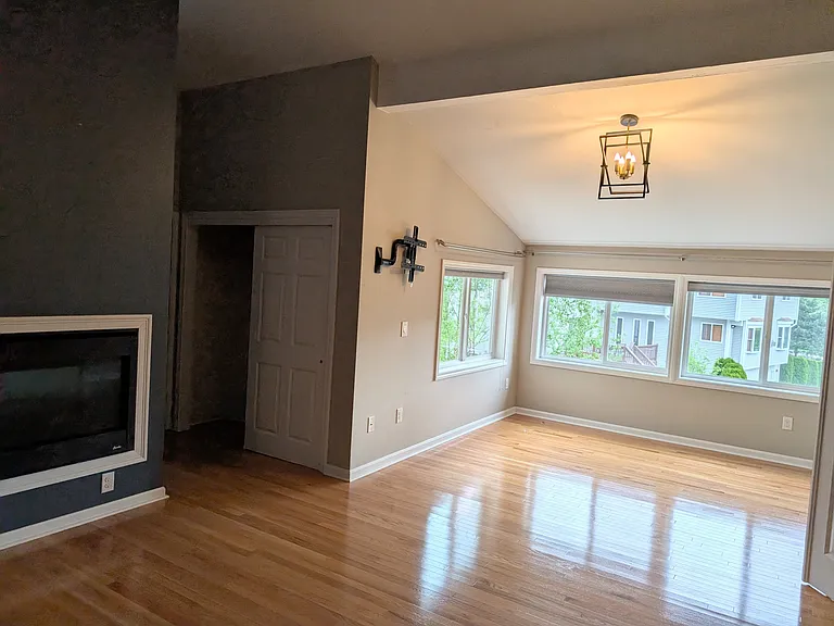 131 America Blvd — Photo 11