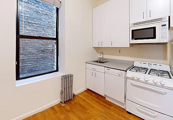 4th image of 303 E 76th St APT 17