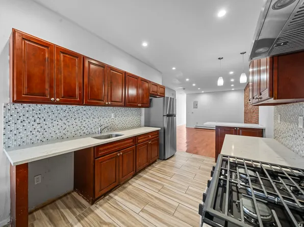 1323 Sutter Avenue image 11 of 50