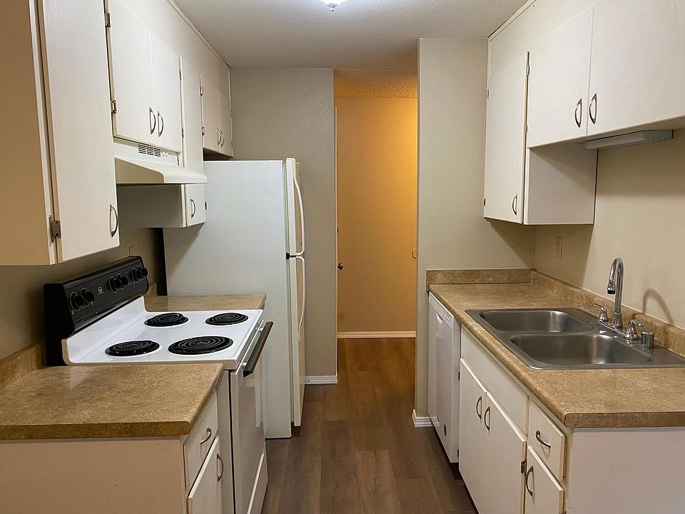 1st image of 1015 7th St SE APT A