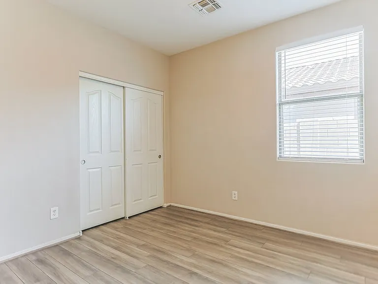 7905 S 73rd Ln — Photo 14