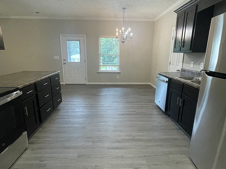 628 Alexandria Rd SW — Photo 13