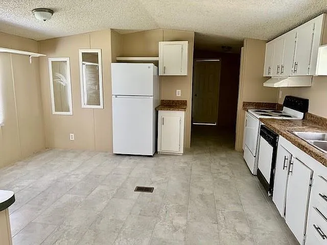 13221 Airport Blvd #1 — Photo 6