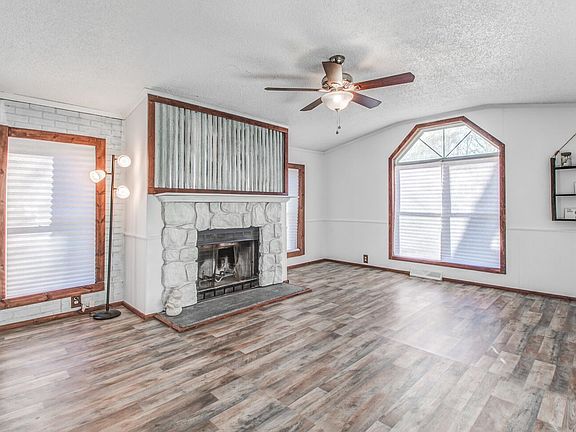 4th image of 227 Sunset Ln